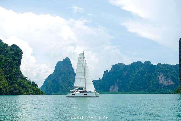 What Are the Advantages of a Bareboat Charter?